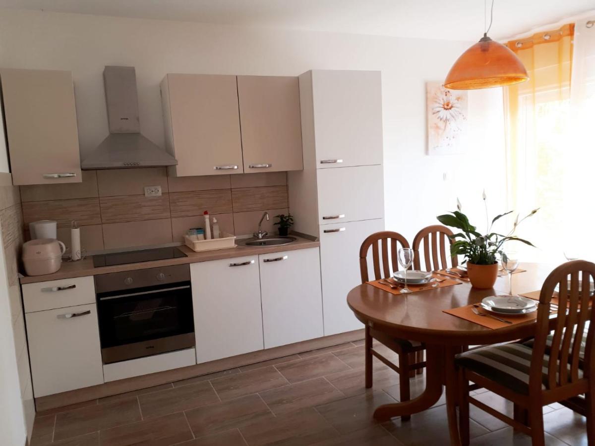Apartmani Kulin 2 Kastela Exterior photo